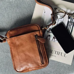 Crossover mobiltaske - Cognac Storage Pockets